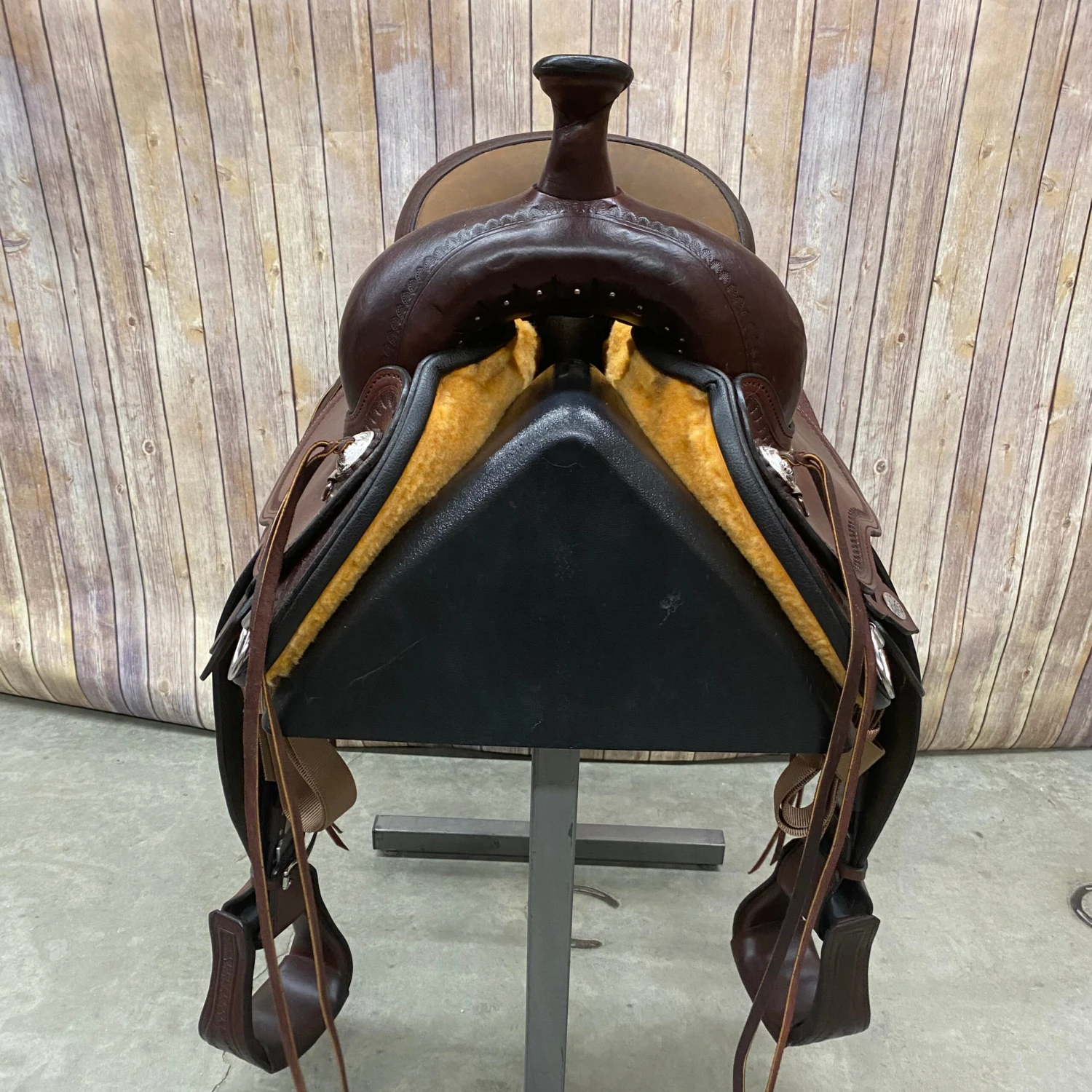 Circle Y Apache Trail Saddle With Shell Border And Tan Seat, 16 Inch 3 Circle Y Apache Trail Saddle With Shell Border And Tan Seat, 16 Inch - Image 3
